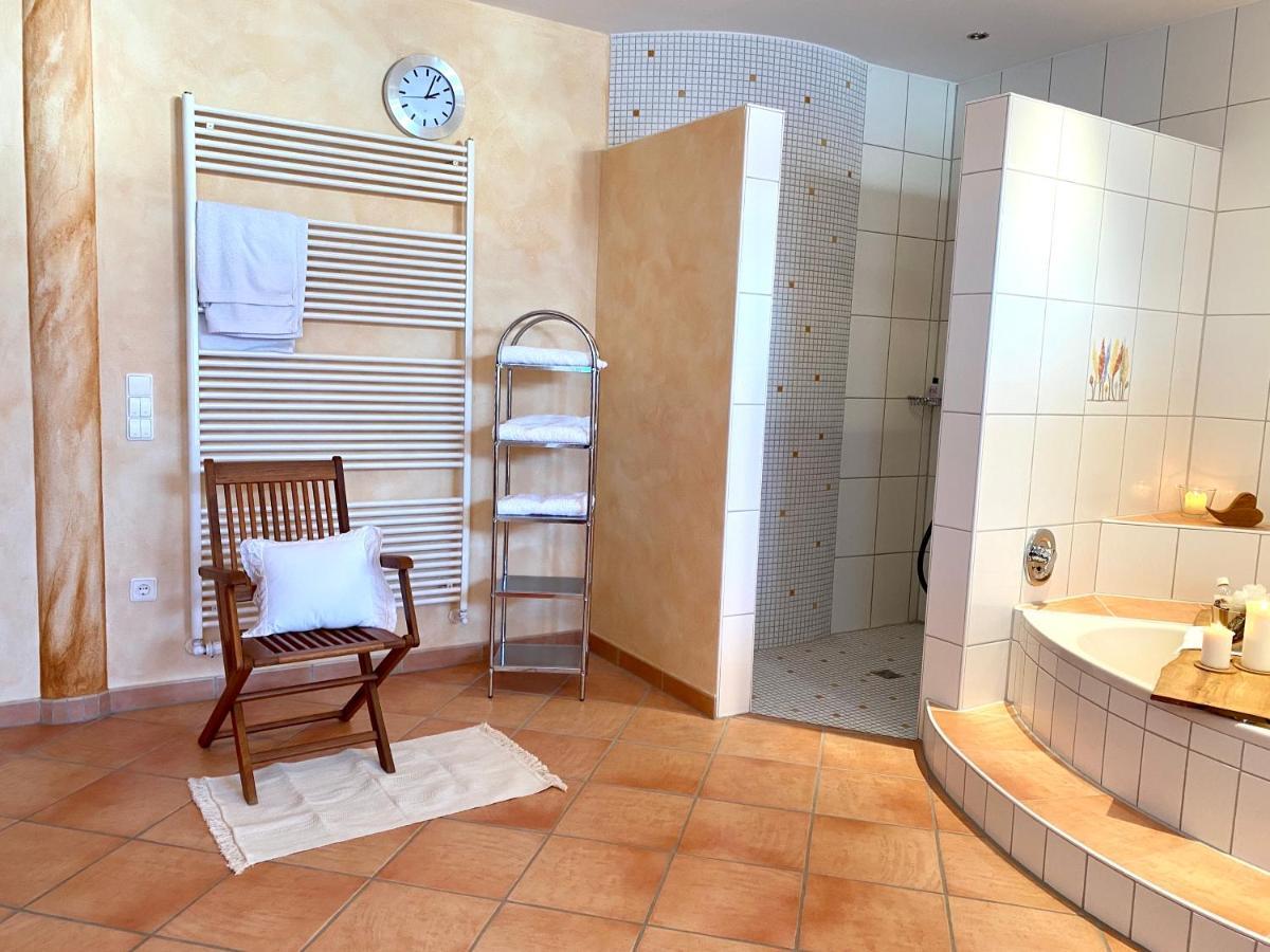 Private Spa Mit Sauna Und Whirlpool Schrozberg Exterior foto