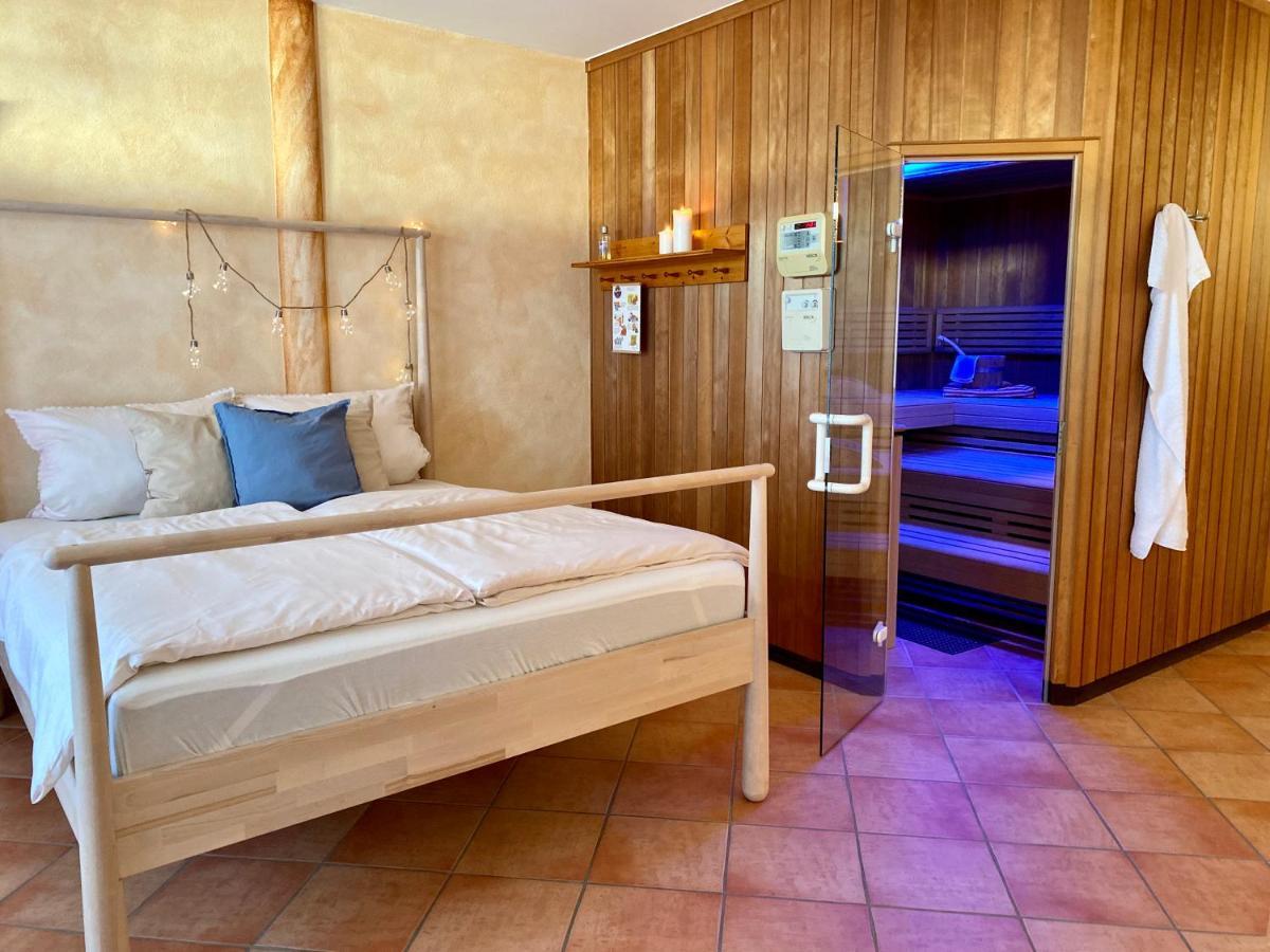Private Spa Mit Sauna Und Whirlpool Schrozberg Exterior foto